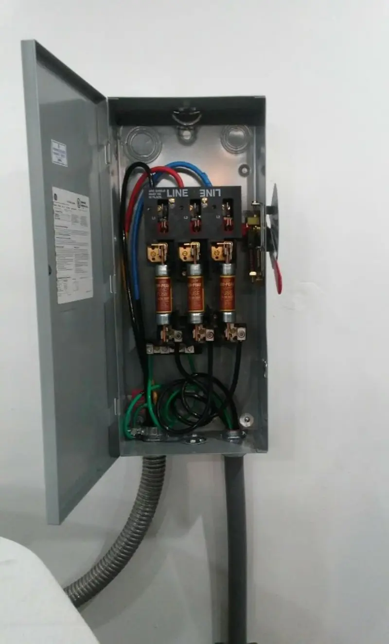 Three-phase disconnect switch installed for Smoke Detector Installation in Baxter